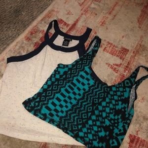 2 Crop Tops